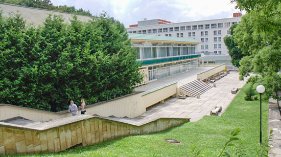 Территория санатория Димитрова в городе Кисловодске  