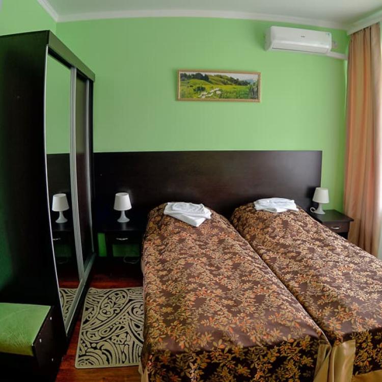 Спальня в 2 местном 2 комнатном 1 категории 10 и 11 этажи, Корпус 4 санатория Димитрова в Кисловодске