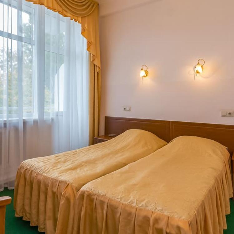 Спальня 2 местного 2 комнатного 1 категории, Корпус 2 в санатории Димитрова. Кисловодск